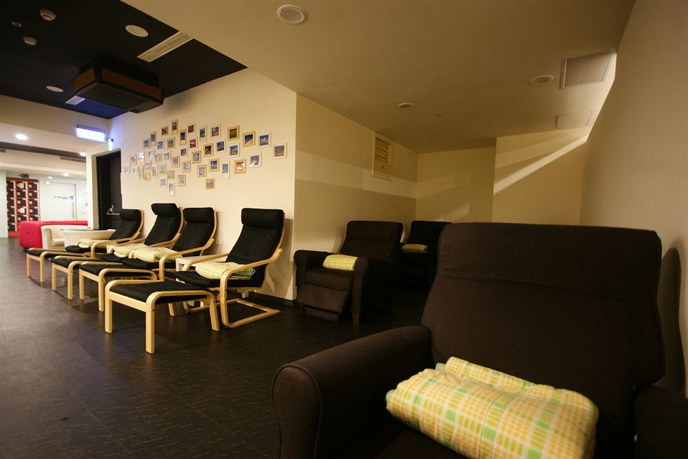 Single Inn- Kaohsiung Linsen Екстер'єр фото