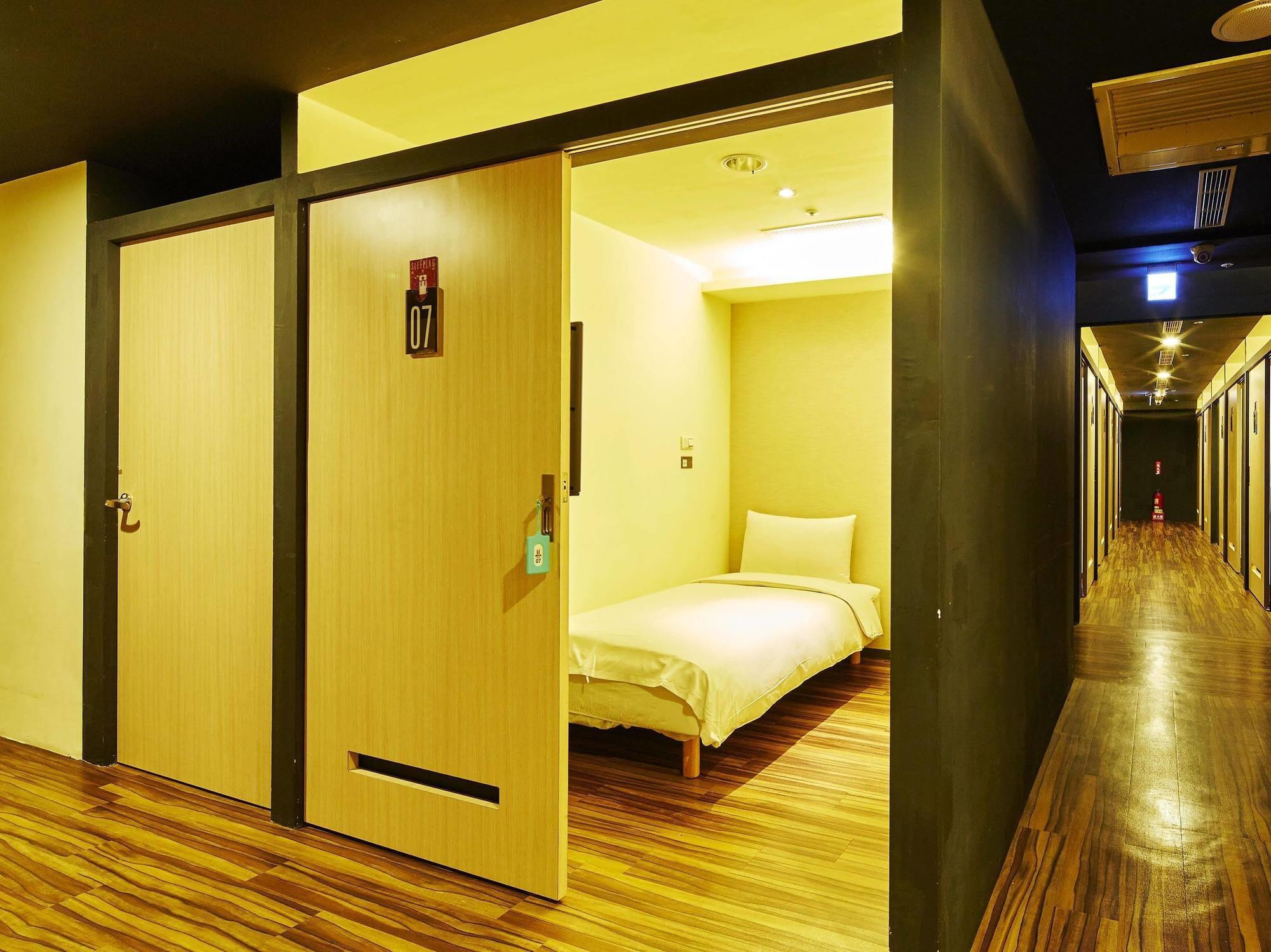 Single Inn- Kaohsiung Linsen Екстер'єр фото