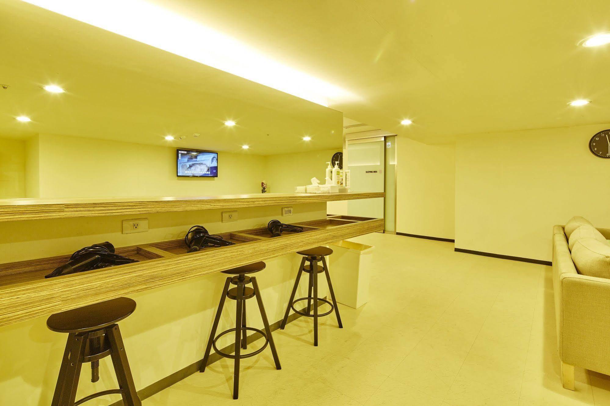 Single Inn- Kaohsiung Linsen Екстер'єр фото